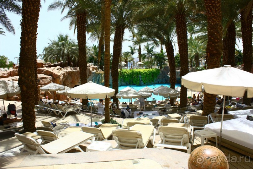 Isrotel Royal Beach 5* – большая и солидная гостиница прямо на берегу Красного моря. 
