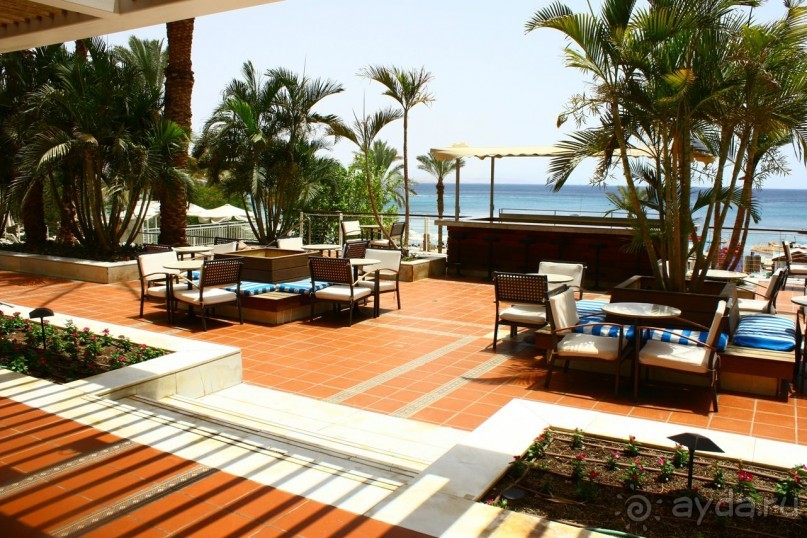 Isrotel Royal Beach 5* – большая и солидная гостиница прямо на берегу Красного моря. 