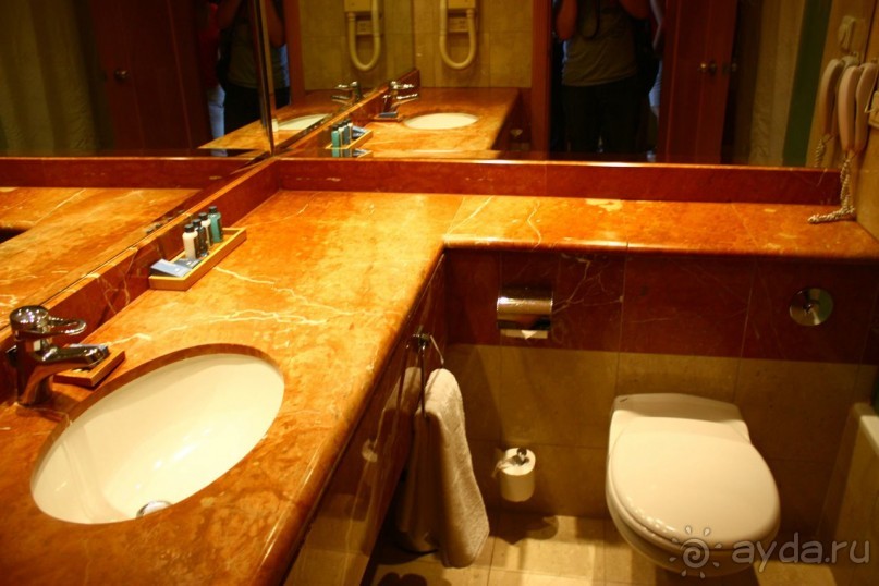 Isrotel Royal Beach 5* – большая и солидная гостиница прямо на берегу Красного моря. 