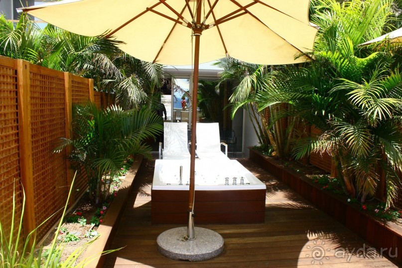 Isrotel Royal Beach 5* – большая и солидная гостиница прямо на берегу Красного моря. 