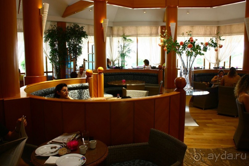 Isrotel Royal Beach 5* – большая и солидная гостиница прямо на берегу Красного моря. 