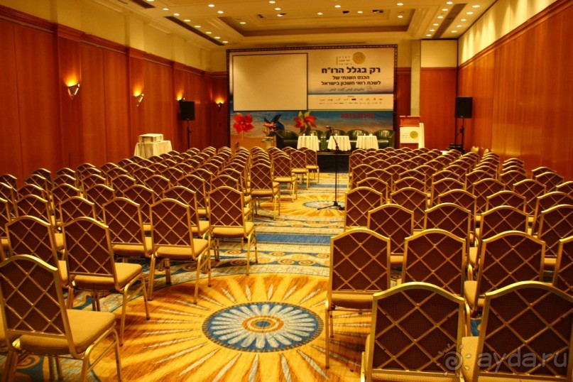 Isrotel Royal Beach 5* – большая и солидная гостиница прямо на берегу Красного моря. 