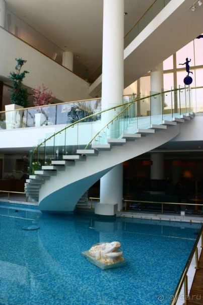 Isrotel Royal Beach 5* – большая и солидная гостиница прямо на берегу Красного моря. 