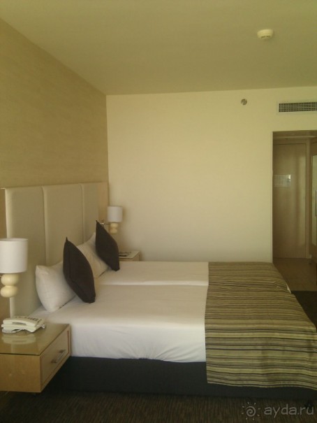 Столик с торшером и зеркало