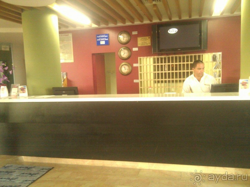 Ресепшен отеля Leonardo Inn