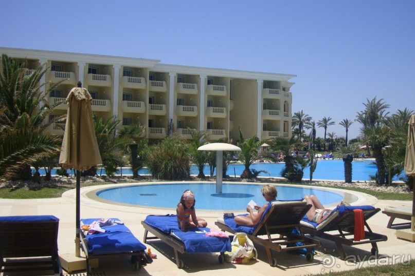 Вид из номера на бассейн