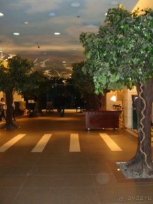 В фойе отеля