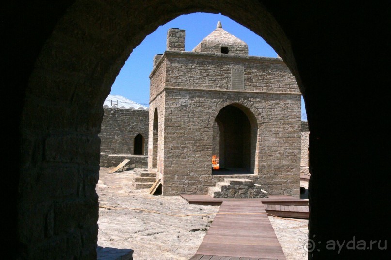 Храм огнепоклонников Атешгях. Суруханы. (30 км.от Баку)