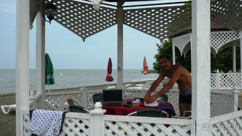  "Кавказ Сахил Отель" у Каспийского моря в Ленкорани. 