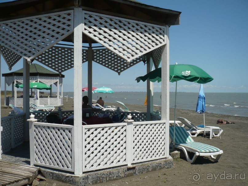  "Кавказ Сахил Отель" у Каспийского моря в Ленкорани. 