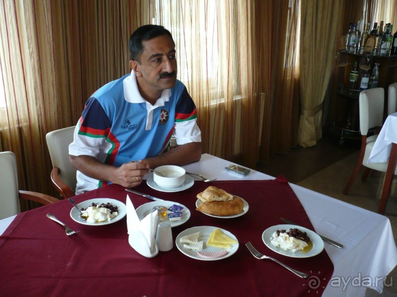  "Кавказ Сахил Отель" у Каспийского моря в Ленкорани. 