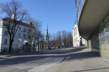 Буквально через дорогу от башни Старая Маргарита