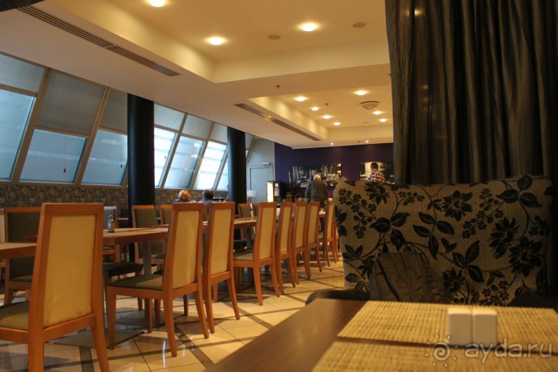 Буквально через дорогу от башни Старая Маргарита