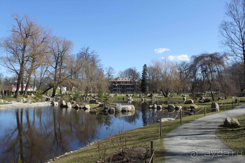 Буквально через дорогу от башни Старая Маргарита