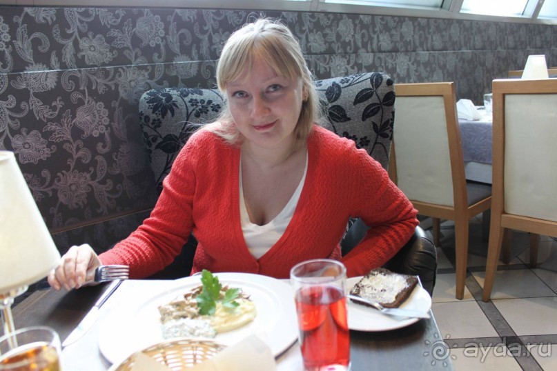 Буквально через дорогу от башни Старая Маргарита