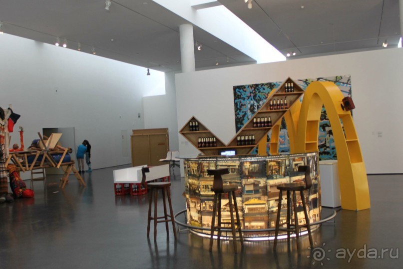 Буквально через дорогу от башни Старая Маргарита