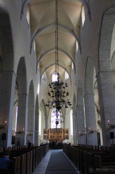 Буквально через дорогу от башни Старая Маргарита