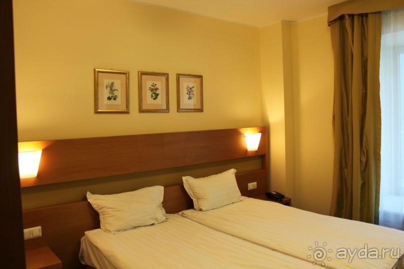 Буквально через дорогу от башни Старая Маргарита