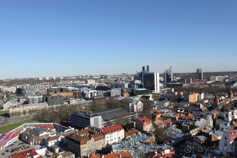 Буквально через дорогу от башни Старая Маргарита