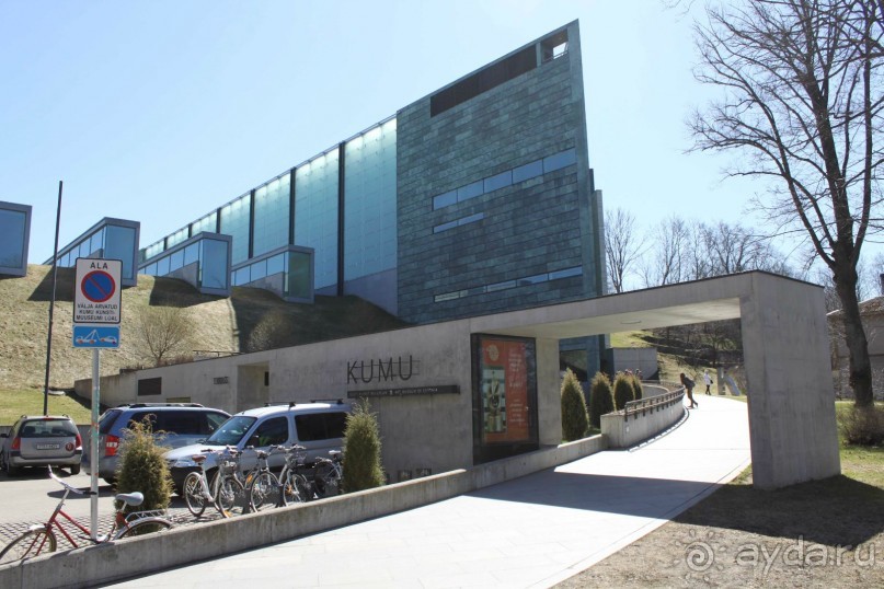 Буквально через дорогу от башни Старая Маргарита