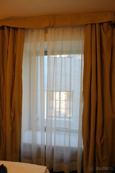 Буквально через дорогу от башни Старая Маргарита