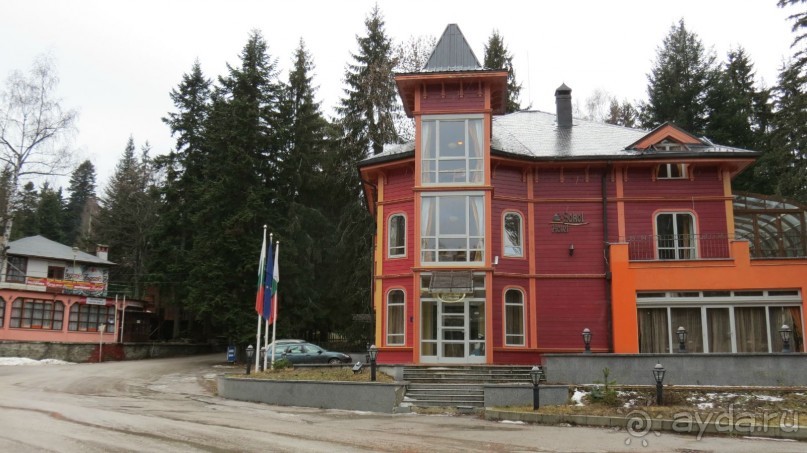 В Боровце без снега спас отель Флора