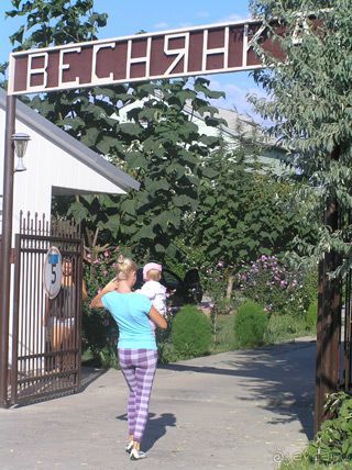 Вношу ясность по гостевому коттеджу У Алексея. Клиенты бывают разные.