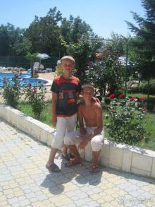 отель вполне приличный, всё равно ты там проводишь меньшую часть отдыха