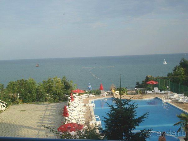 отель вполне приличный, всё равно ты там проводишь меньшую часть отдыха