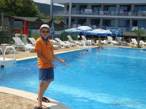 отель вполне приличный, всё равно ты там проводишь меньшую часть отдыха