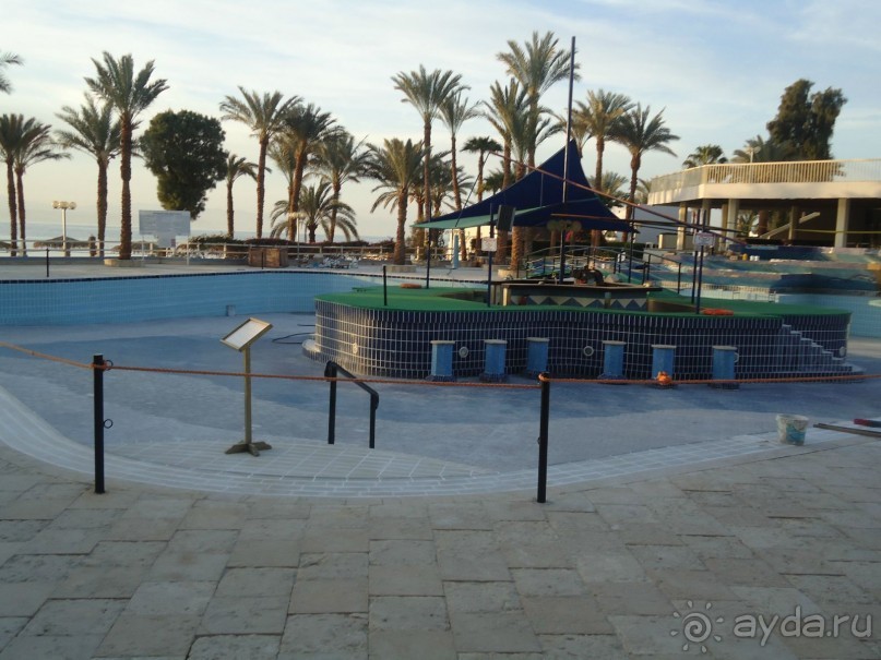 Вроде бы все, что пишут плохое - правда, но нам очень понравилось. Не зацикливайтесь