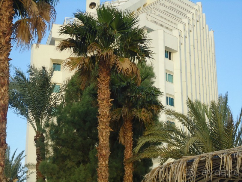 Вроде бы все, что пишут плохое - правда, но нам очень понравилось. Не зацикливайтесь