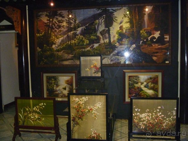 Картины на шелке (мастерская рядом с отелем)