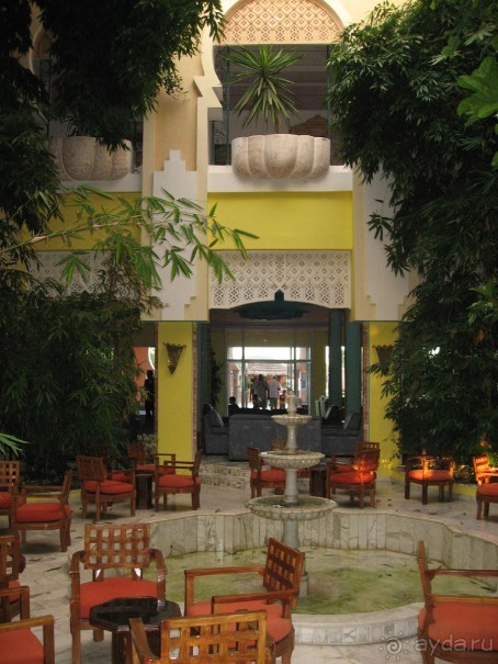 Фонтан в центральном корпусе