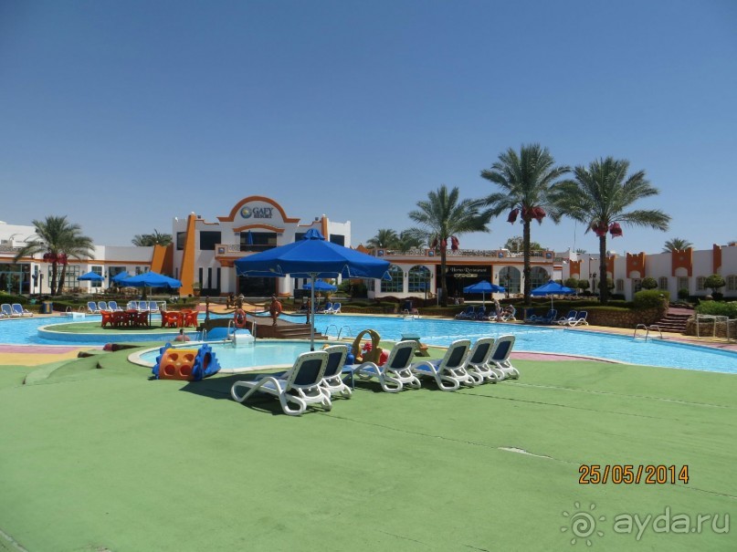 отель на 4 с замечательным  пляжем в бухте