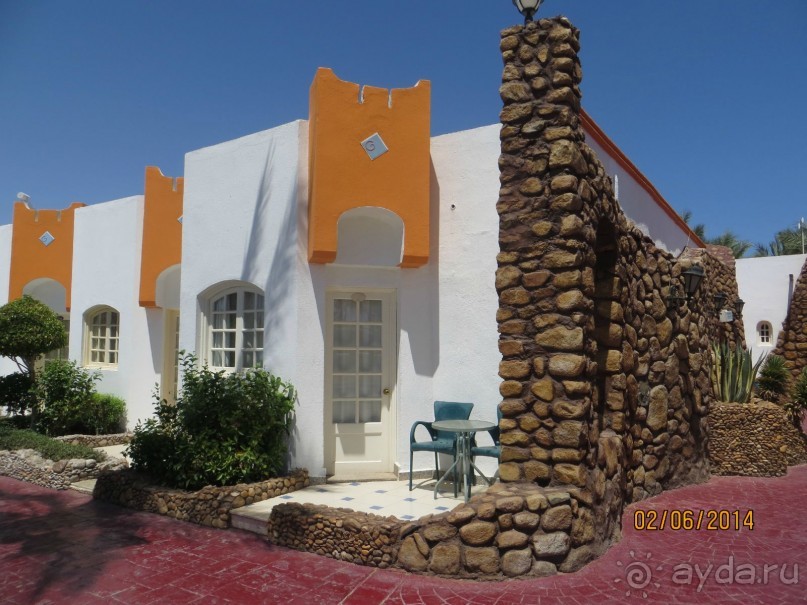 отель на 4 с замечательным  пляжем в бухте