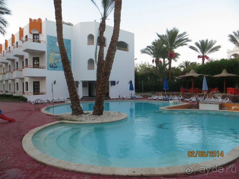 отель на 4 с замечательным  пляжем в бухте