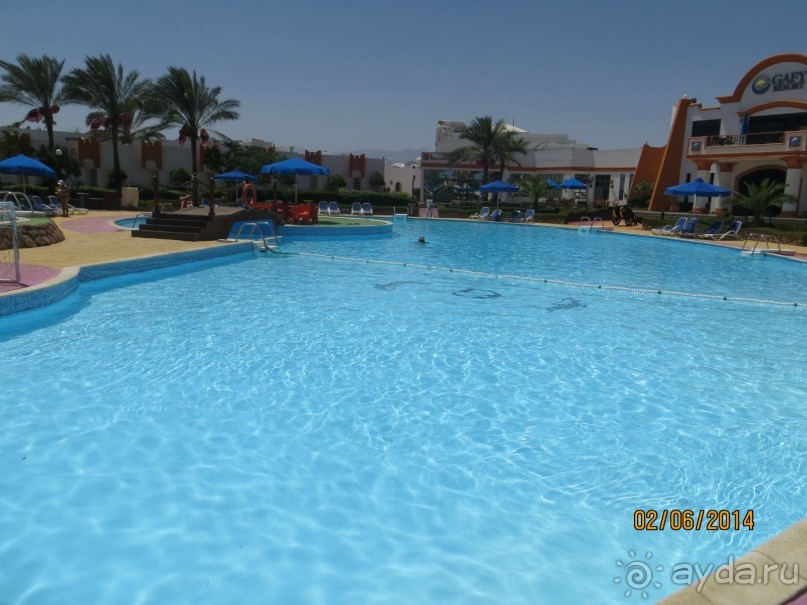 отель на 4 с замечательным  пляжем в бухте