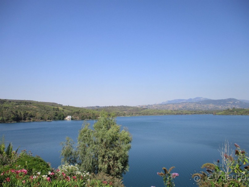 Греческая  "кругосветка". Современные Афины. Озеро Марафон.