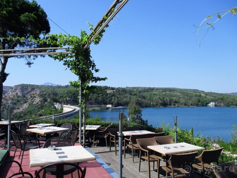 Греческая  "кругосветка". Современные Афины. Озеро Марафон.