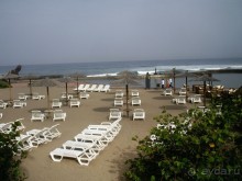 Пляж с естественным бассейном 