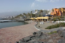 Пляж одного из отелей с естественным бассейном. Удобно, когда в океане не очень большой шторм. 