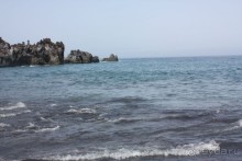 Городок Пуэрто де Сантьяго, с расположенным в самом центре городка пляжем Ла Арена (Playa de la Arena). 