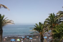 Городок Пуэрто де Сантьяго.   Пляж Ла Арена (Playa de la Arena).  Вид с променада. 