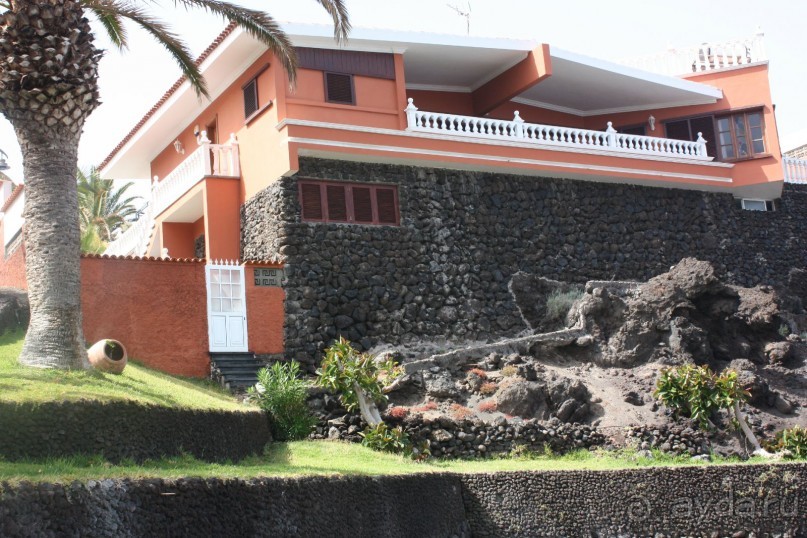 Городок Пуэрто де Сантьяго.   Пляж Ла Арена (Playa de la Arena). 