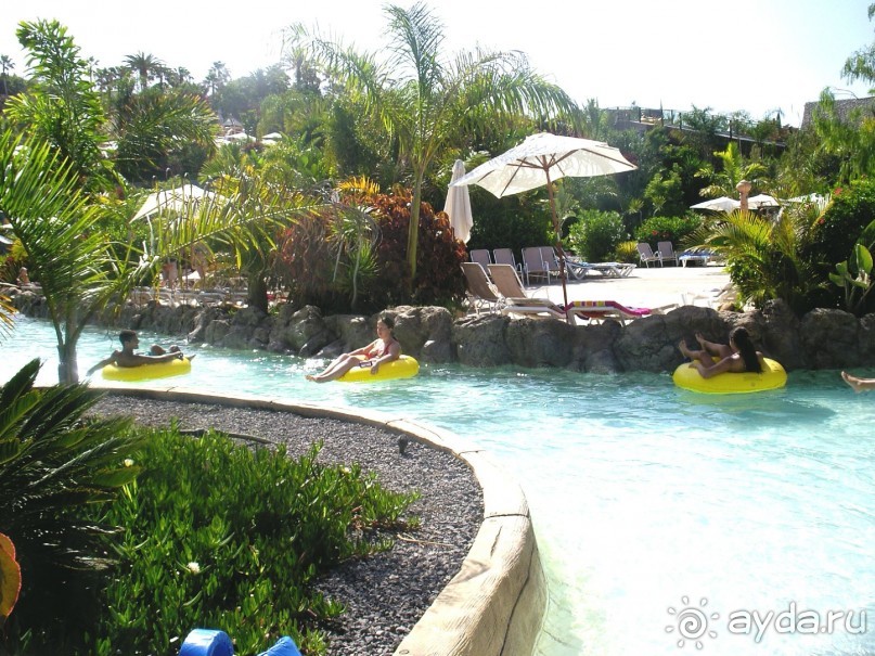 СИАМ ПАРК.  По "Ленивой реке", мимо зон отдыха...