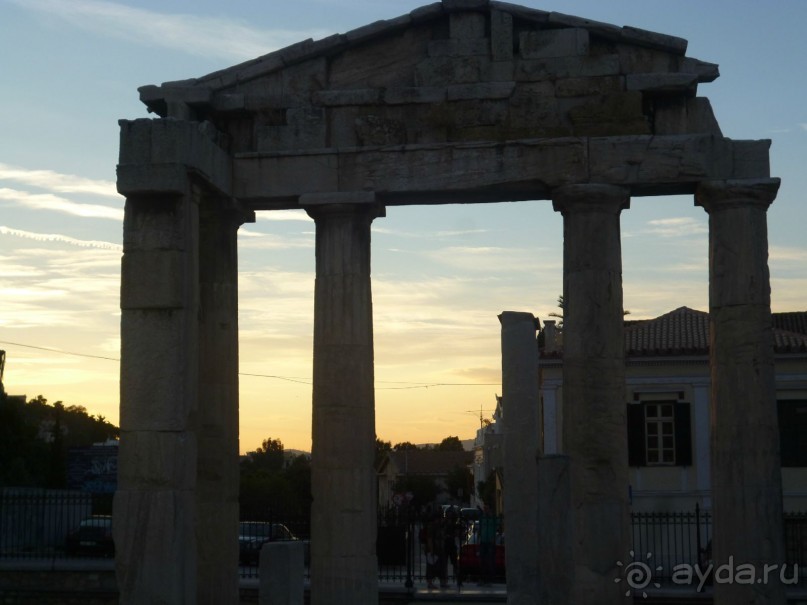 Пропилеи Римской агоры