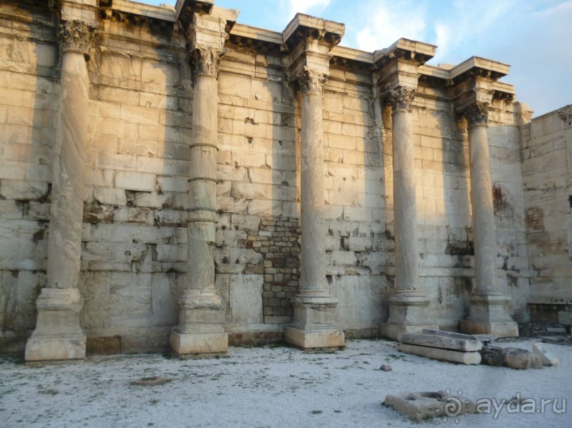 Библиотека Андриана, сохранившаяся стена