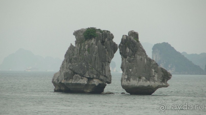 Б. Халонг,Целующиеся острова