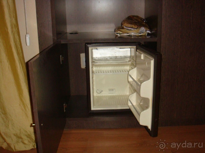 Минибар: утоли жажду. О бесплатной бутилированной воде и речи не идёт